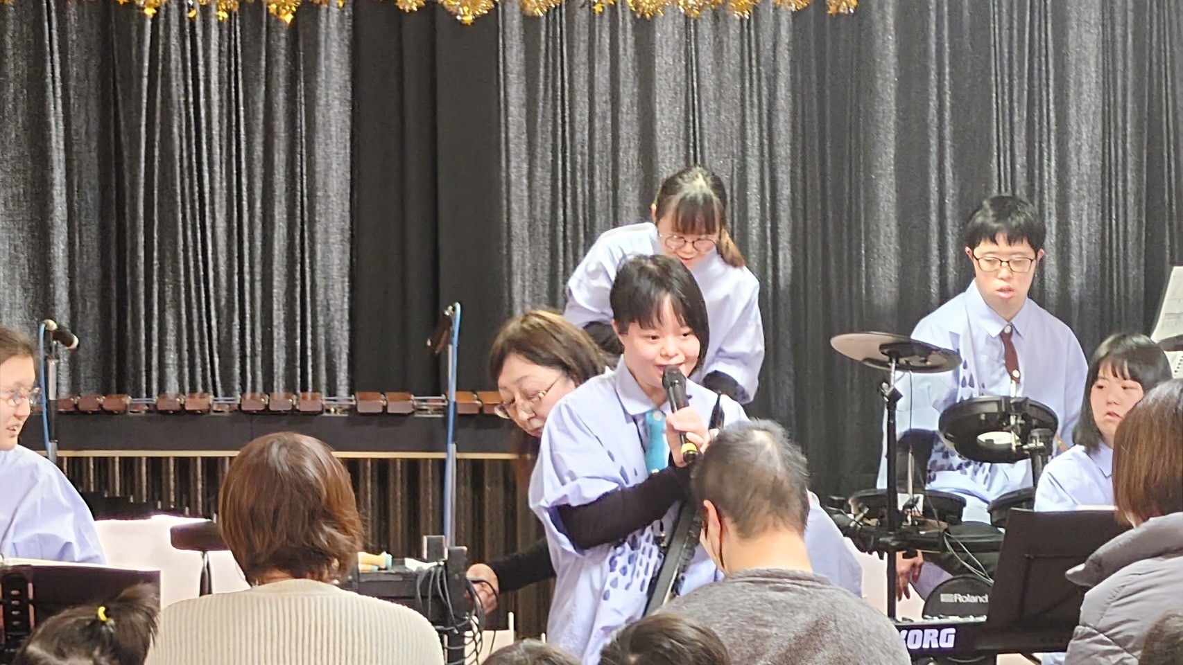 20250125kasugatewotunagu